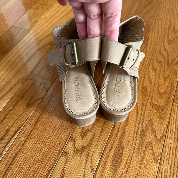 Heeled Sandals - Size 9 - Picture 2 of 6